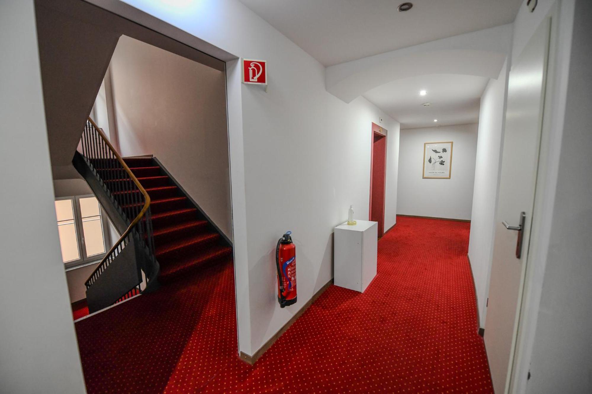 Hotel De France Ла-Шо-де-Фон Экстерьер фото